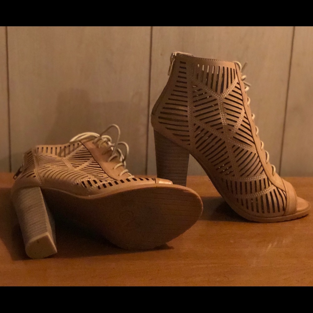 Open toed heel sandal.